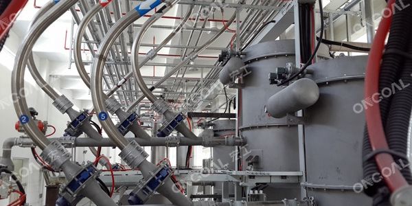 哪些因素決定密相氣力輸送系統中空氣流動速度